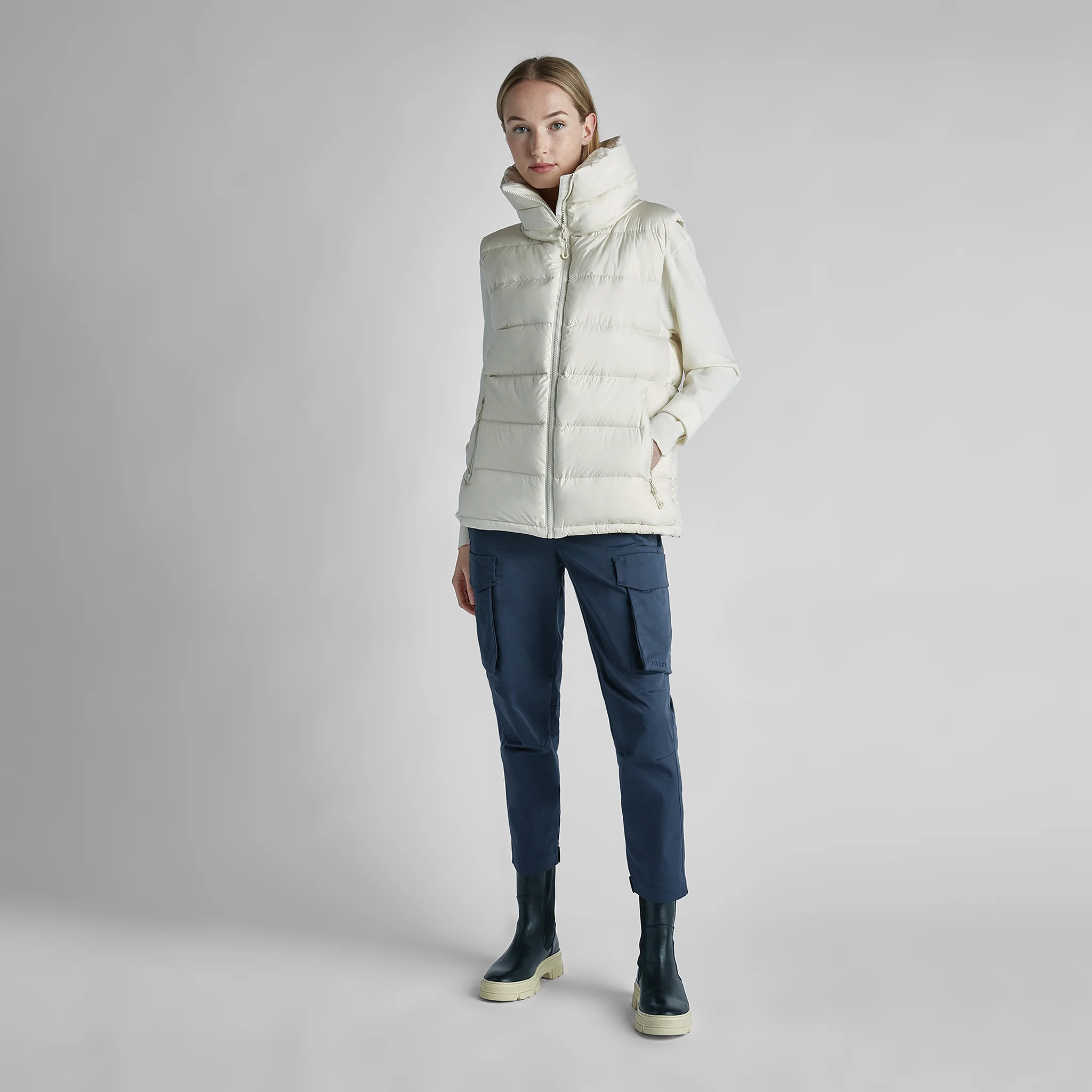 Expedition Down Vest - Image 14